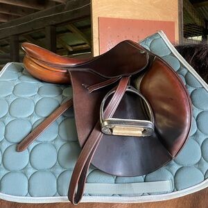 Butet Saddle